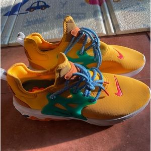Nike React Presto | University Gold